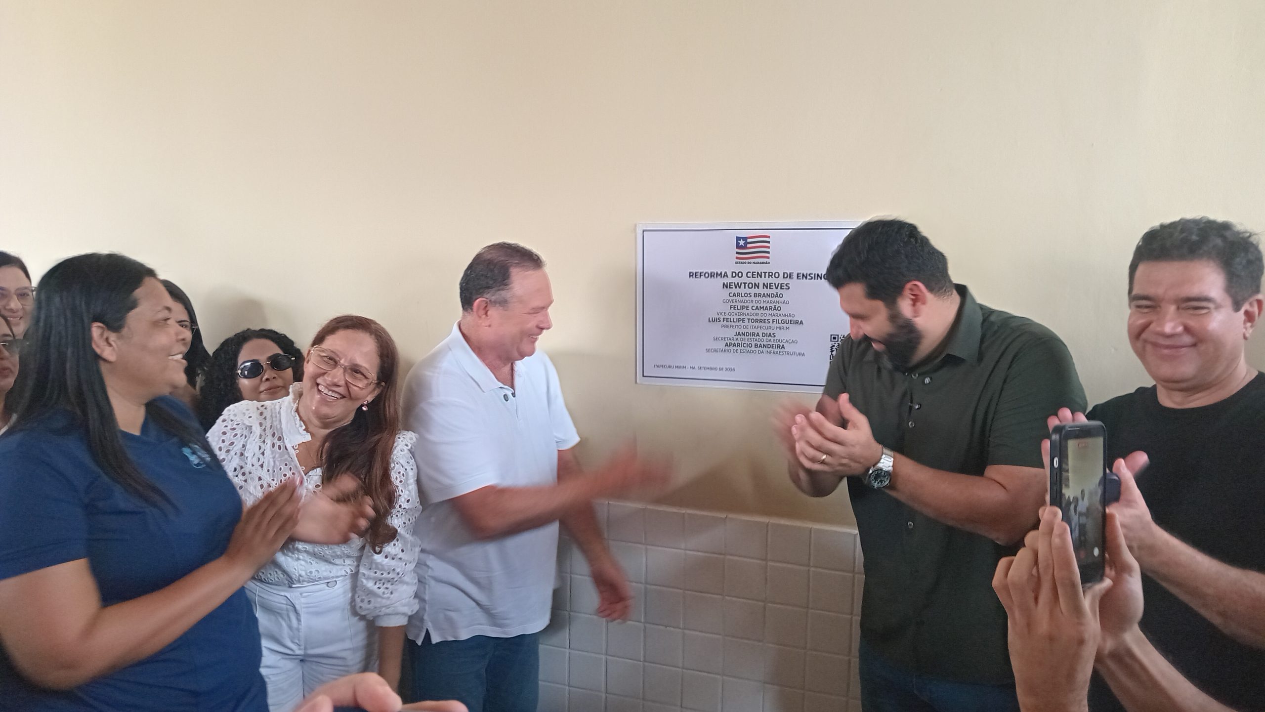Carlos Brandão, Felipe Marreca e Junior Marreca, reinauguram a escola Newton Neves